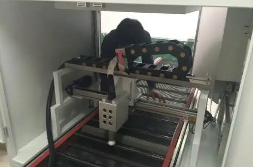如何防止指紋油影響設備性能和外觀